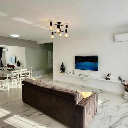 Magic Mirror Apartment Сату Маре Екстериор снимка