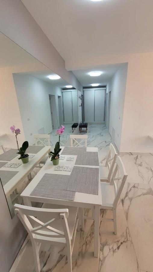 Magic Mirror Apartment Сату Маре Екстериор снимка