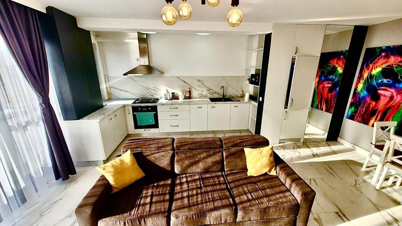 Magic Mirror Apartment Сату Маре Екстериор снимка